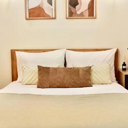 Phaedrus Living Cultural City Flat *